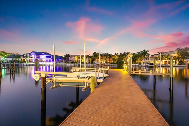 851 BRIGHTWATERS BOULEVARD NE, St Petersburg, FL 33704