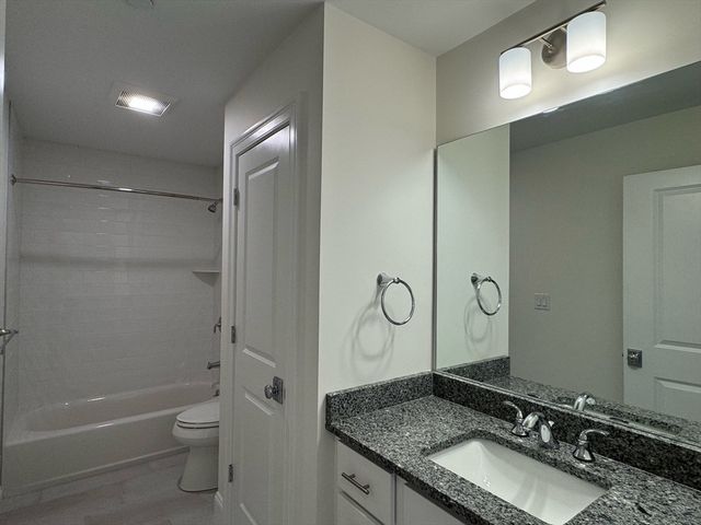 7 East Dexter Ave 40, Woburn, MA 01801