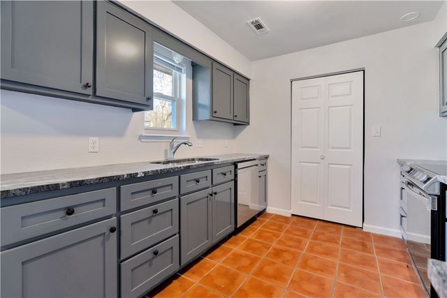 1812 E Furman Street, Fayetteville, AR 72703