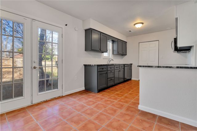 1812 E Furman Street, Fayetteville, AR 72703