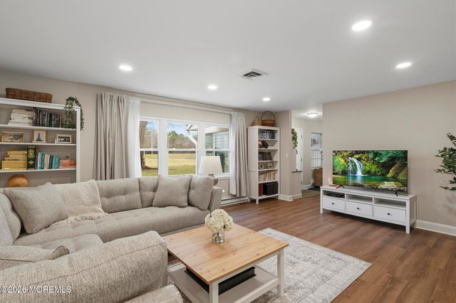 646 B Plymouth Drive, Lakewood, NJ 08701