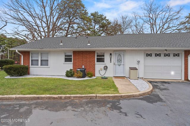 646 B Plymouth Drive, Lakewood, NJ 08701