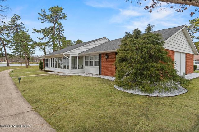 646 B Plymouth Drive, Lakewood, NJ 08701