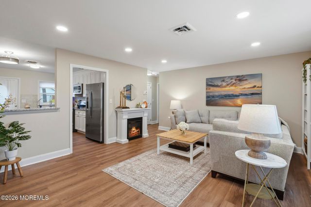 646 B Plymouth Drive, Lakewood, NJ 08701