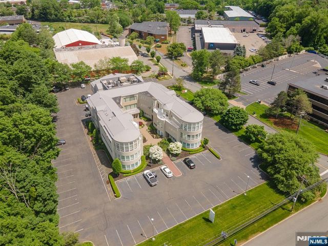 860 Wyckoff Avenue, Mahwah, NJ 07430