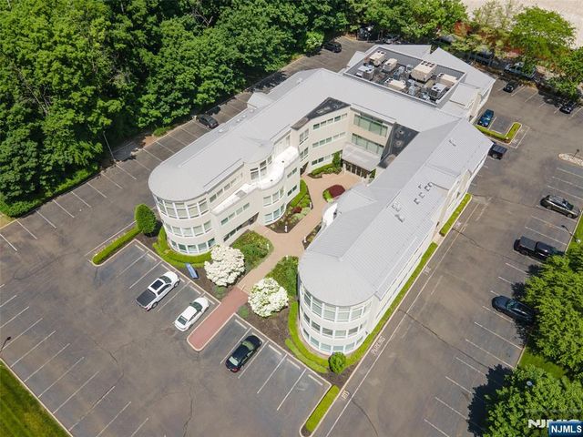 860 Wyckoff Avenue, Mahwah, NJ 07430