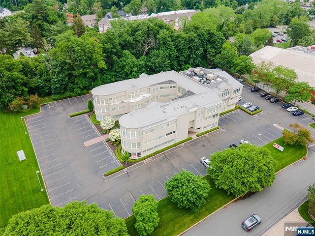 860 Wyckoff Avenue, Mahwah, NJ 07430