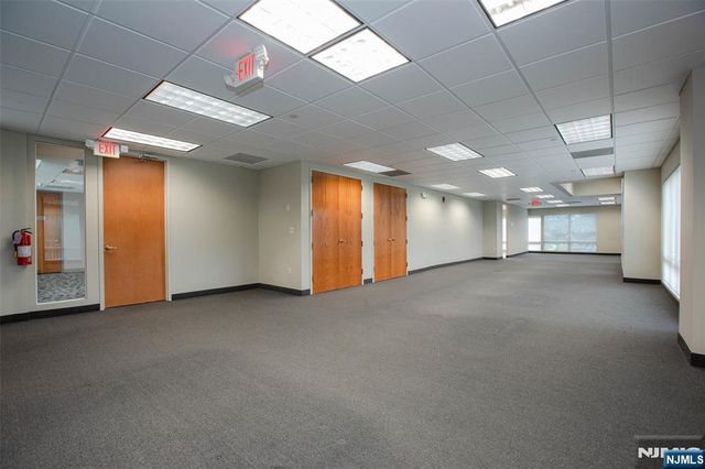 860 Wyckoff Avenue, Mahwah, NJ 07430