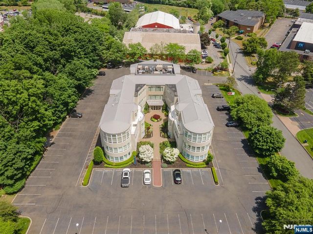 860 Wyckoff Avenue, Mahwah, NJ 07430
