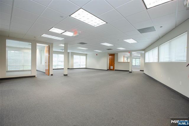 860 Wyckoff Avenue, Mahwah, NJ 07430