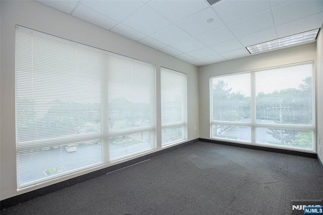 860 Wyckoff Avenue, Mahwah, NJ 07430