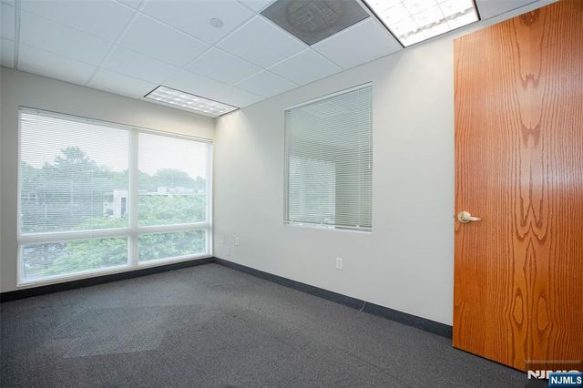 860 Wyckoff Avenue, Mahwah, NJ 07430