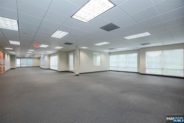 860 Wyckoff Avenue, Mahwah, NJ 07430