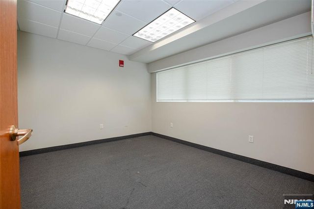 860 Wyckoff Avenue, Mahwah, NJ 07430