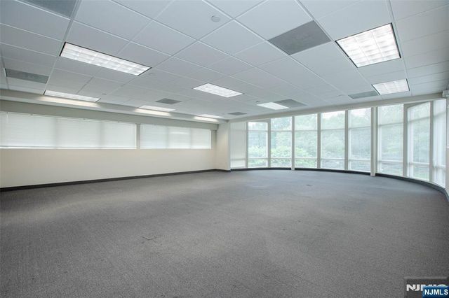 860 Wyckoff Avenue, Mahwah, NJ 07430