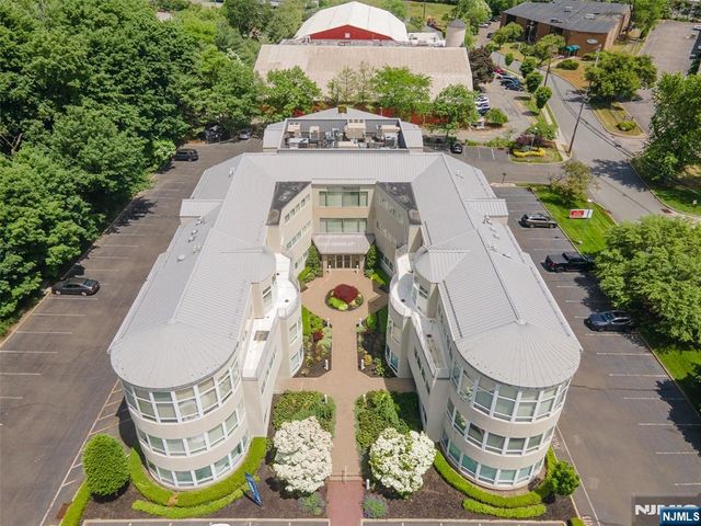 860 Wyckoff Avenue, Mahwah, NJ 07430
