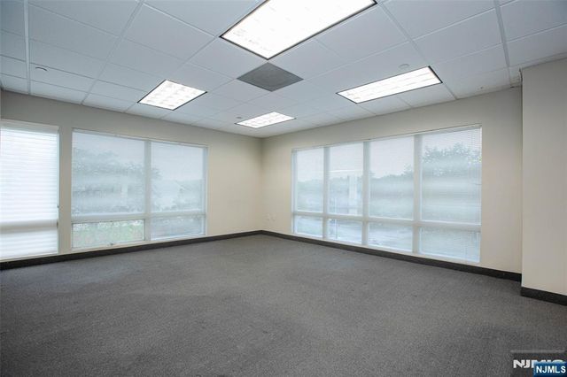 860 Wyckoff Avenue, Mahwah, NJ 07430