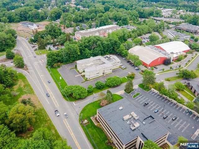 860 Wyckoff Avenue, Mahwah, NJ 07430