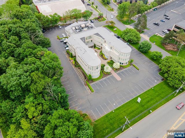 860 Wyckoff Avenue, Mahwah, NJ 07430
