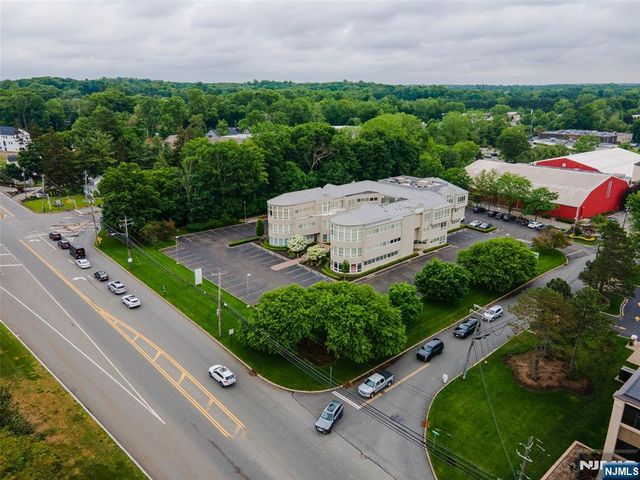 860 Wyckoff Avenue, Mahwah, NJ 07430
