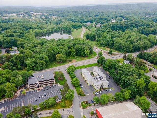 860 Wyckoff Avenue, Mahwah, NJ 07430