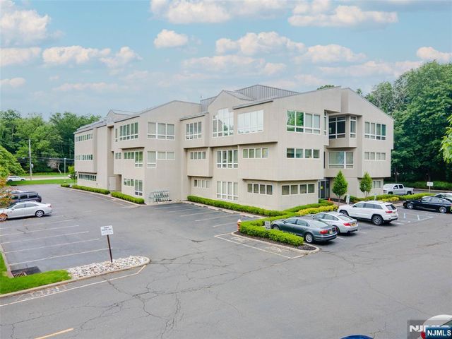 860 Wyckoff Avenue, Mahwah, NJ 07430