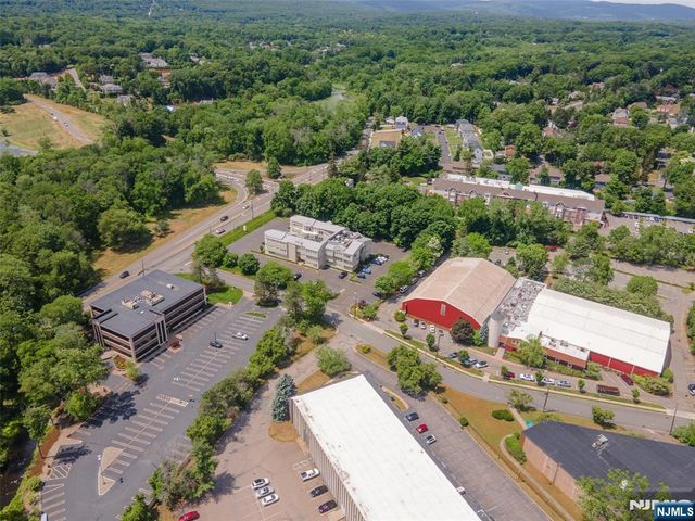 860 Wyckoff Avenue, Mahwah, NJ 07430