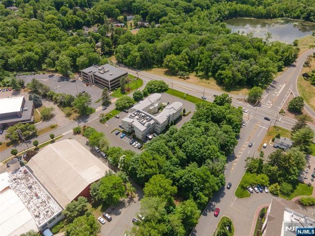 860 Wyckoff Avenue, Mahwah, NJ 07430
