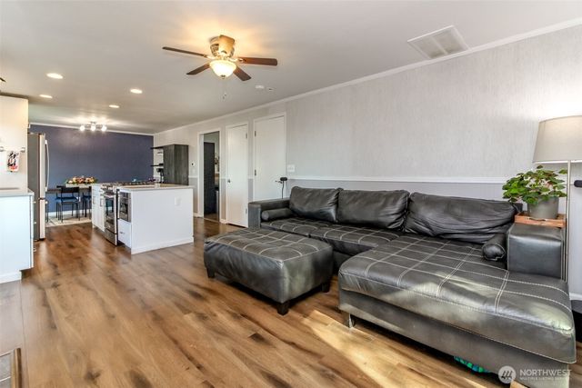 24041 26th Avenue S, Des Moines, WA 98198