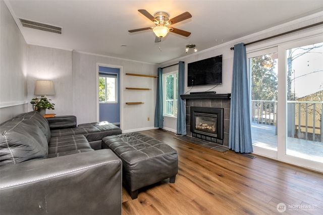 24041 26th Avenue S, Des Moines, WA 98198