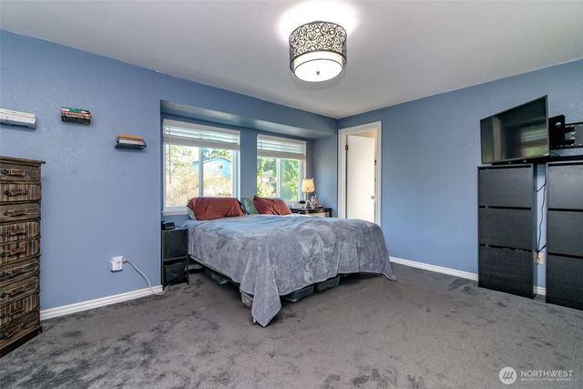 24041 26th Avenue S, Des Moines, WA 98198