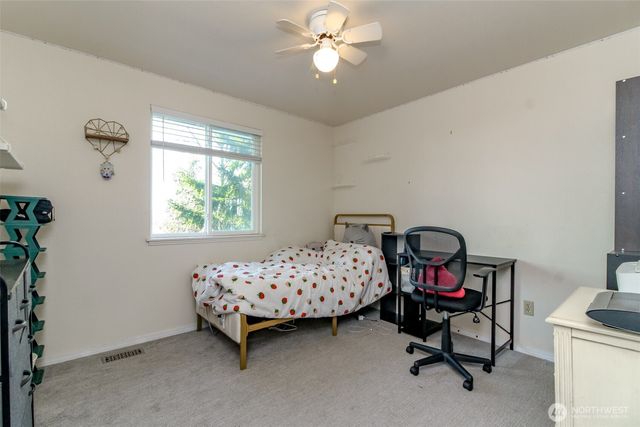 24041 26th Avenue S, Des Moines, WA 98198