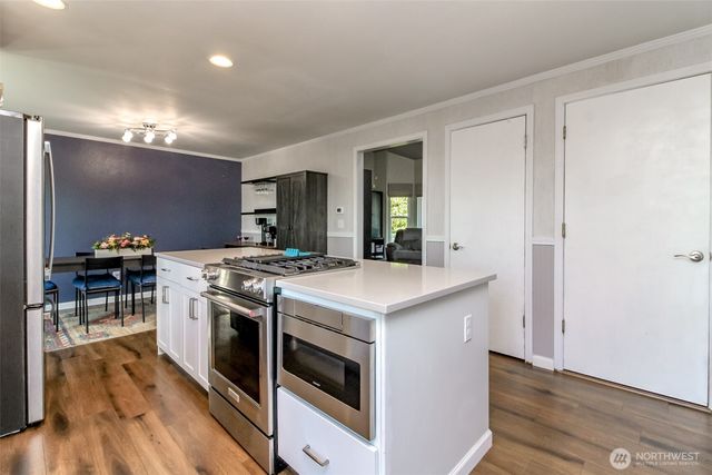 24041 26th Avenue S, Des Moines, WA 98198