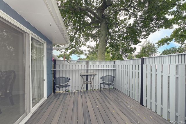 245 N Fulton Avenue, Lindenhurst, NY 11757