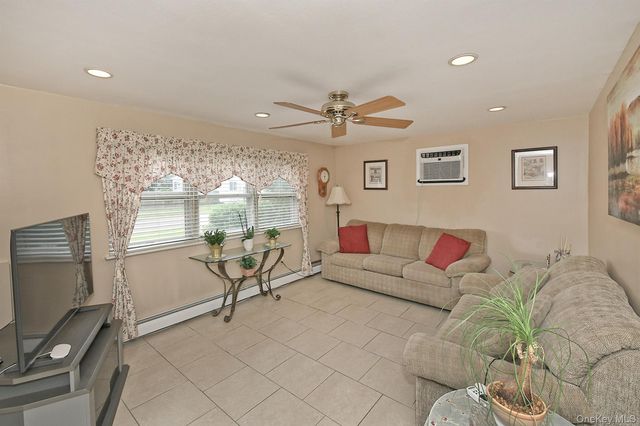 245 N Fulton Avenue, Lindenhurst, NY 11757