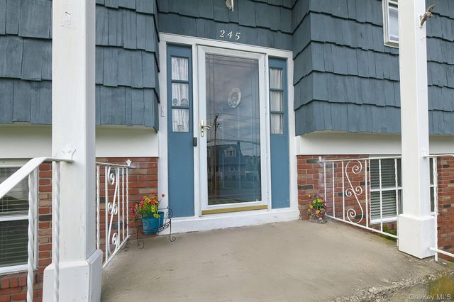 245 N Fulton Avenue, Lindenhurst, NY 11757