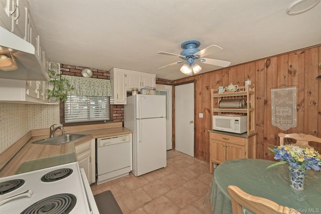 245 N Fulton Avenue, Lindenhurst, NY 11757