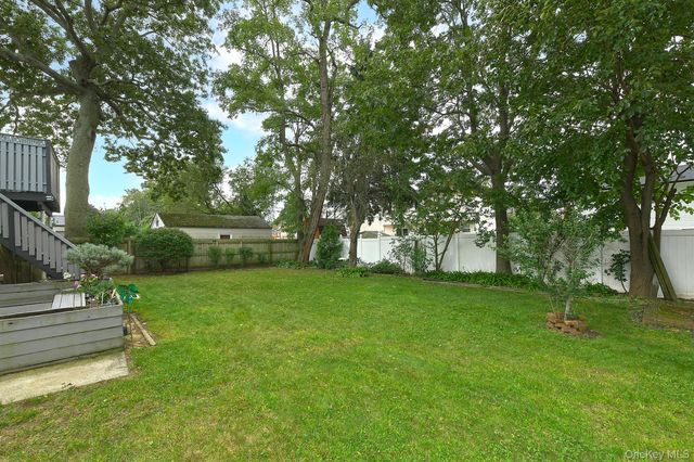 245 N Fulton Avenue, Lindenhurst, NY 11757