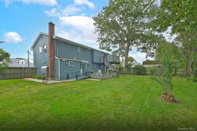 245 N Fulton Avenue, Lindenhurst, NY 11757