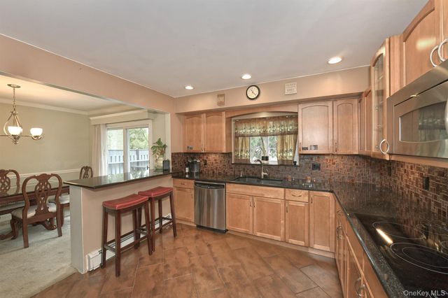 245 N Fulton Avenue, Lindenhurst, NY 11757