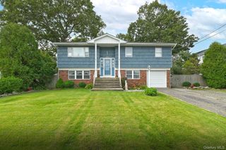 245 N Fulton Avenue, Lindenhurst, NY 11757