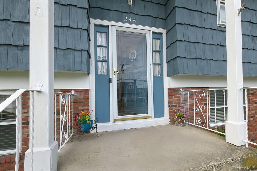 245 N Fulton Avenue, Lindenhurst, NY 11757 — photo 3