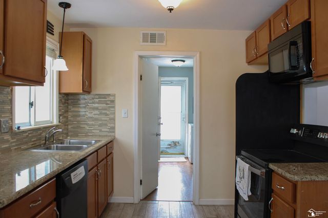 31948 BRIDGE Street, Garden City, MI 48135