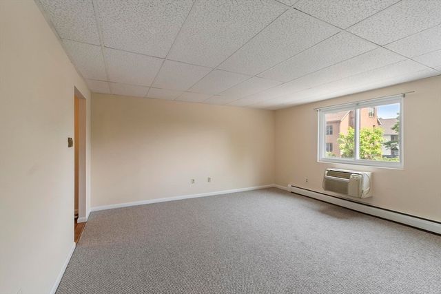 215 Chelmsford St 4, Chelmsford, MA 01824