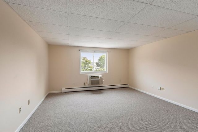 215 Chelmsford St 4, Chelmsford, MA 01824