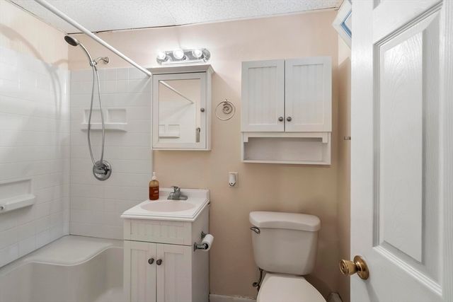 215 Chelmsford St 4, Chelmsford, MA 01824