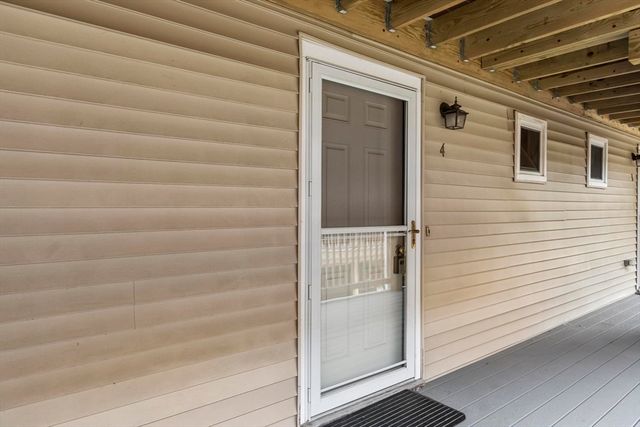 215 Chelmsford St 4, Chelmsford, MA 01824
