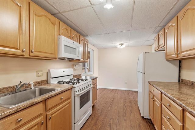 215 Chelmsford St 4, Chelmsford, MA 01824