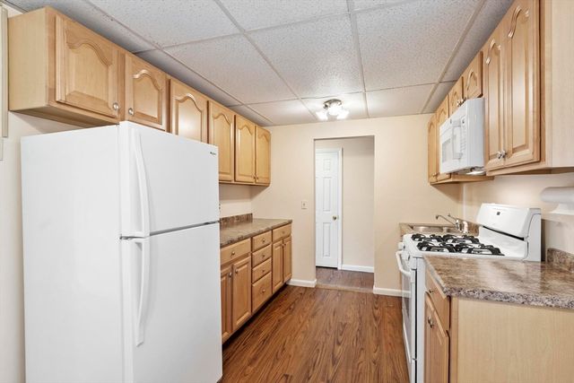 215 Chelmsford St 4, Chelmsford, MA 01824