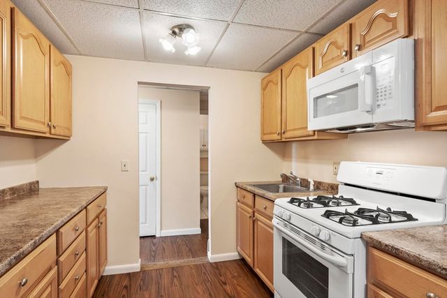 215 Chelmsford St 4, Chelmsford, MA 01824